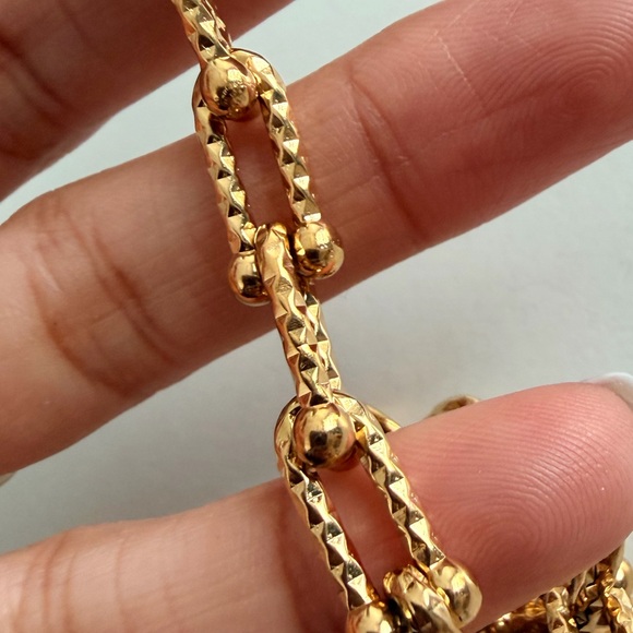 U Link Chain Bracelet - Picture 3 of 4